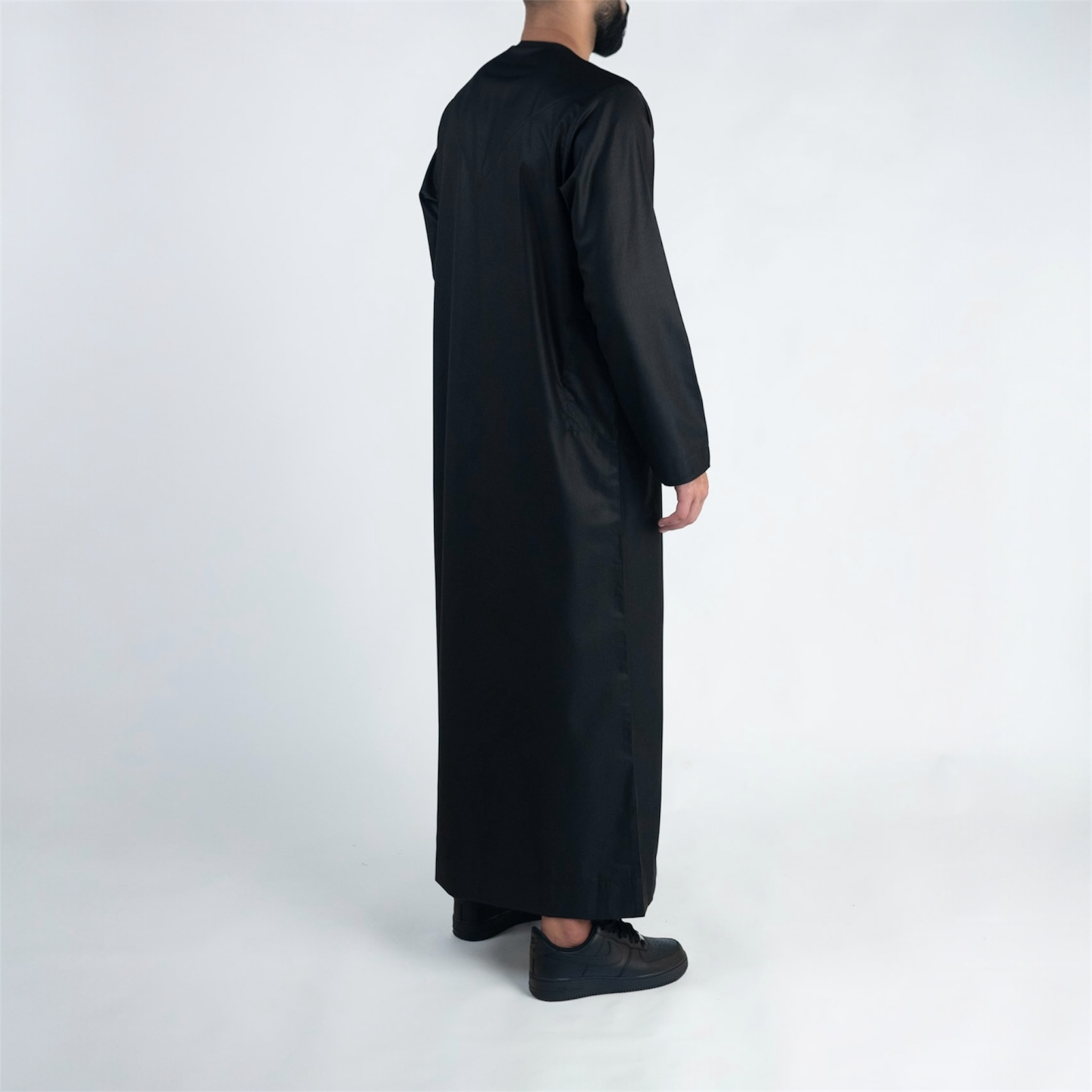 Black & White Omani Thobe + Tassel