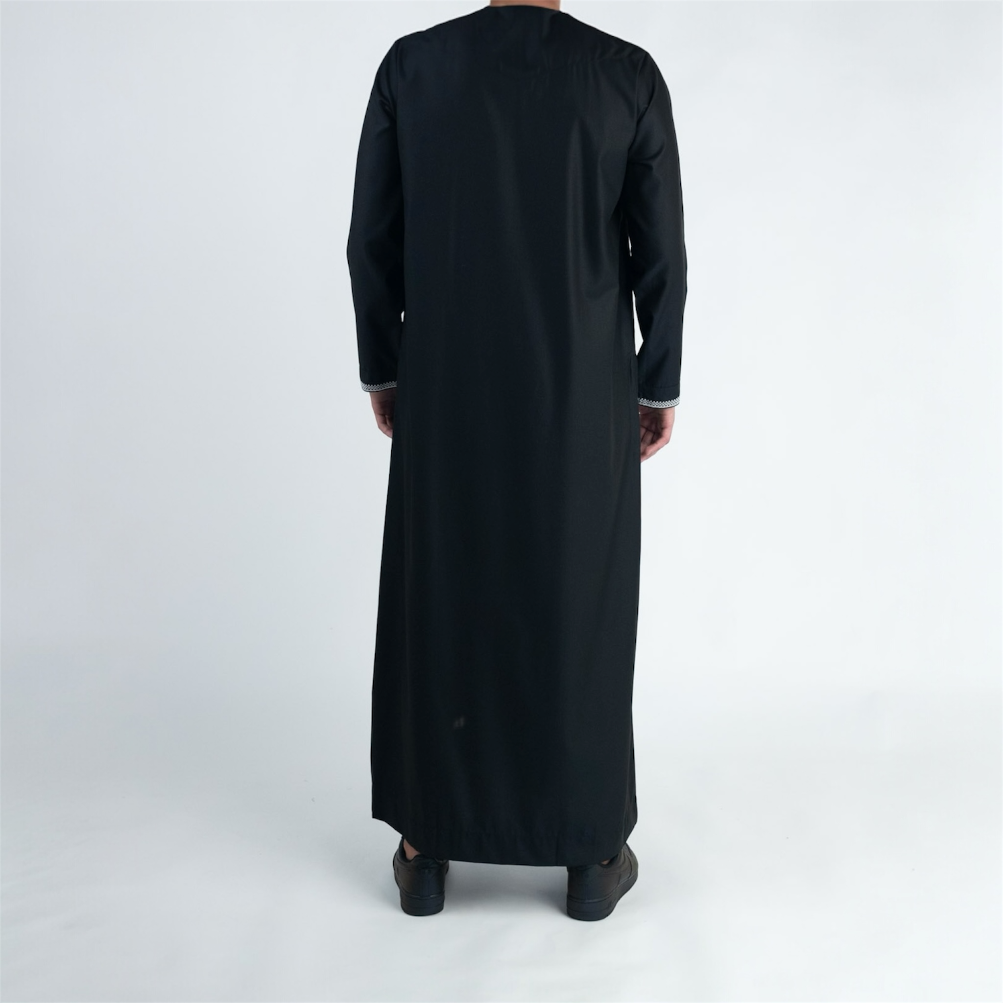 Black & White Omani Thobe + Tassel