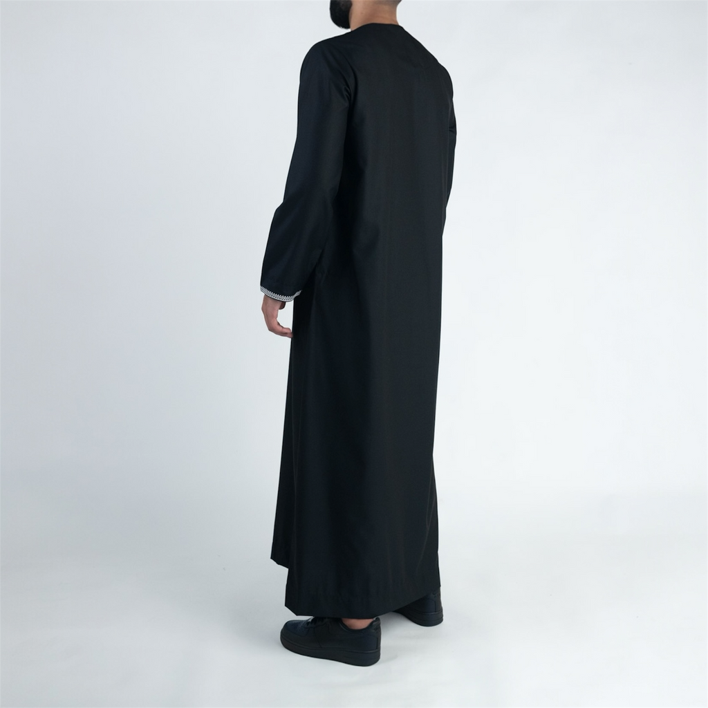 Black & White Omani Thobe + Tassel