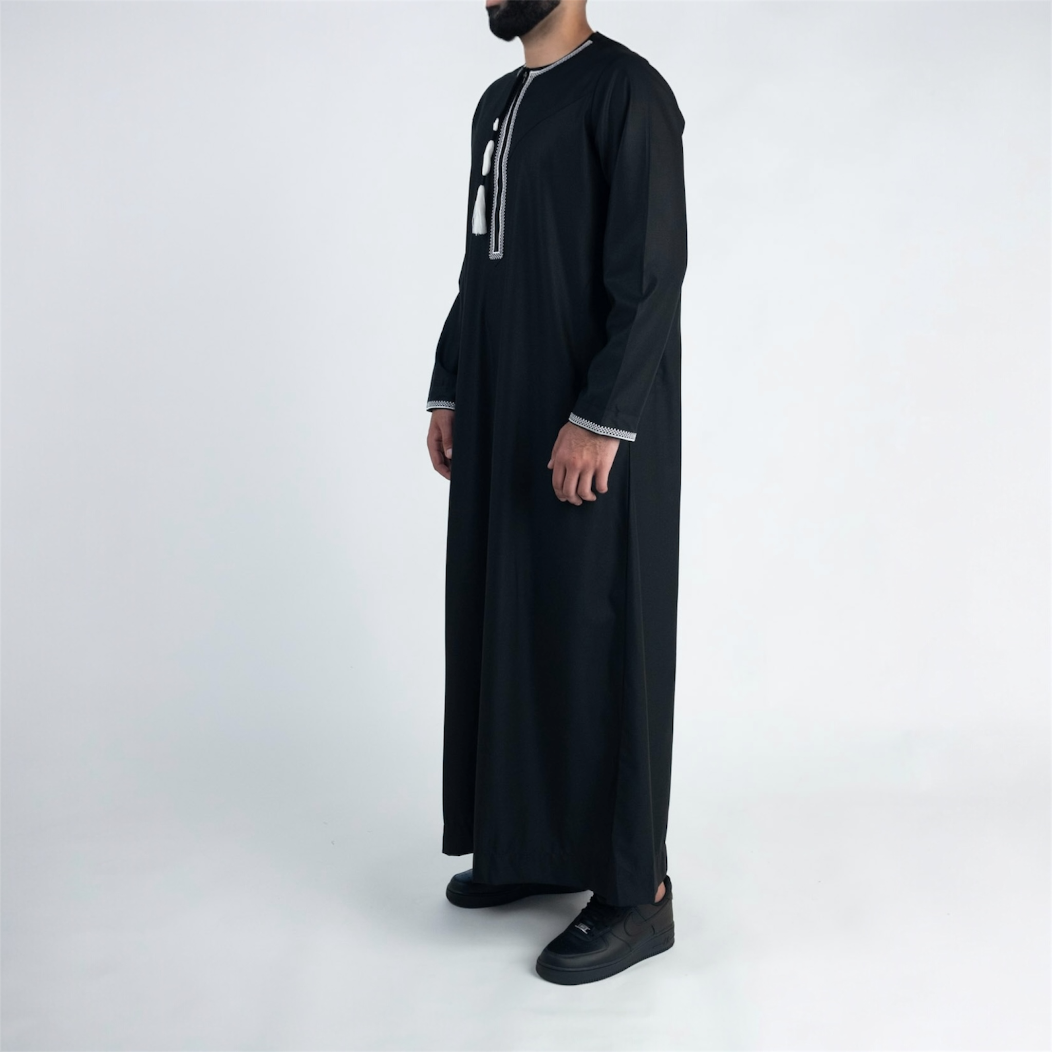 Black & White Omani Thobe + Tassel