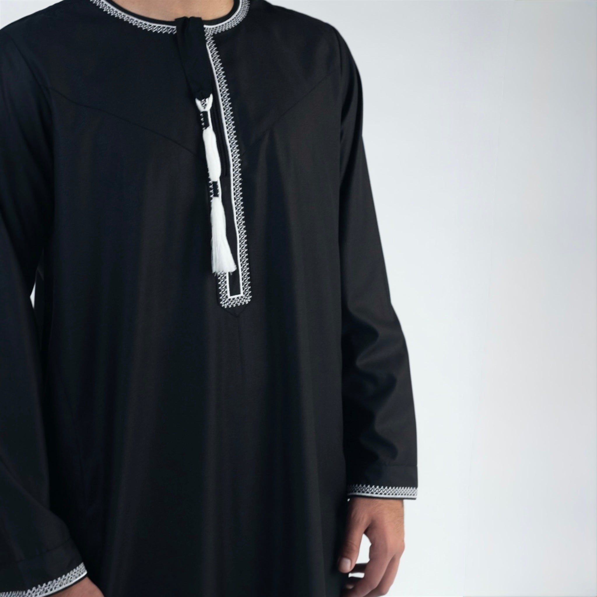 Black & White Omani Thobe + Tassel