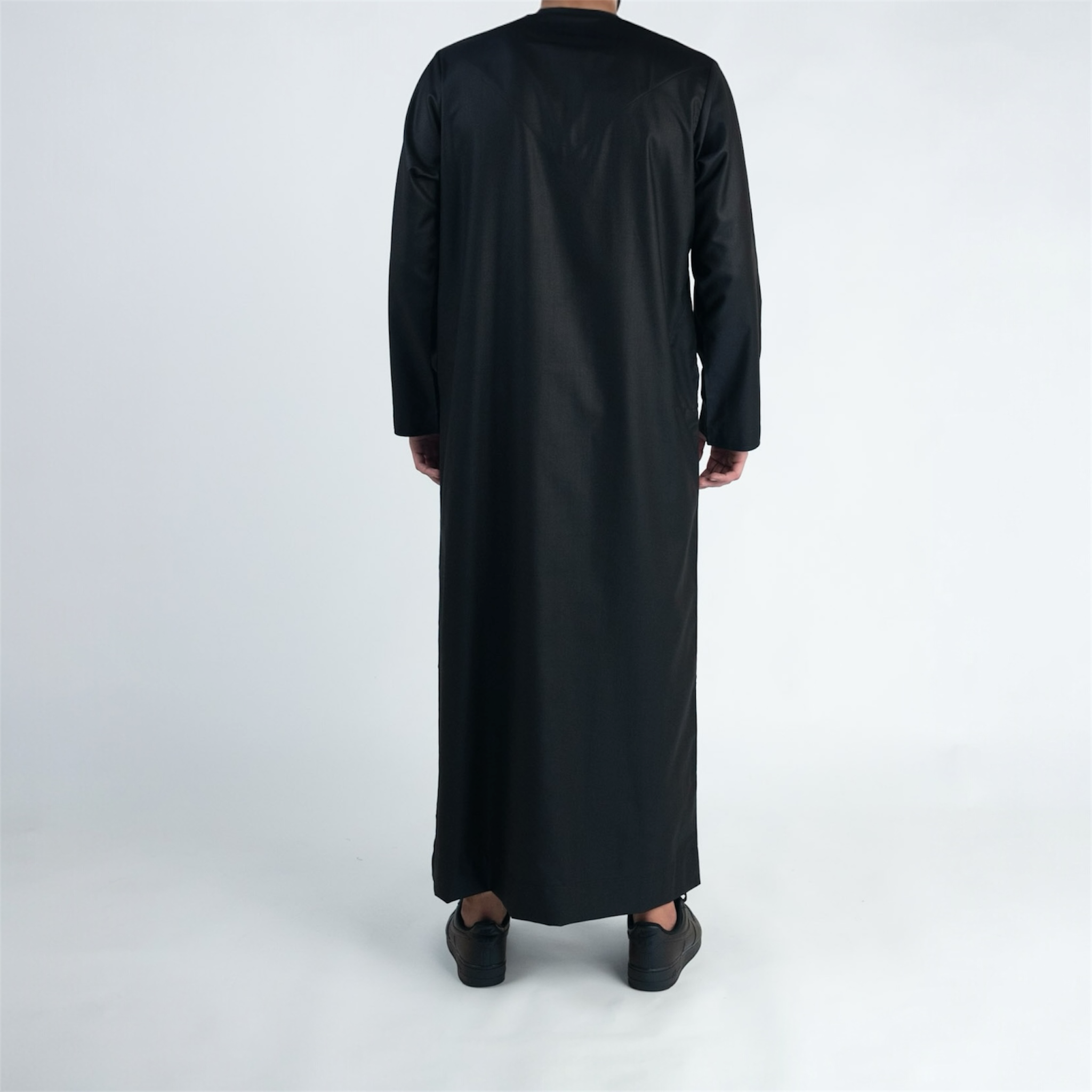 Midnight Black Emirati Thobe + Tassel